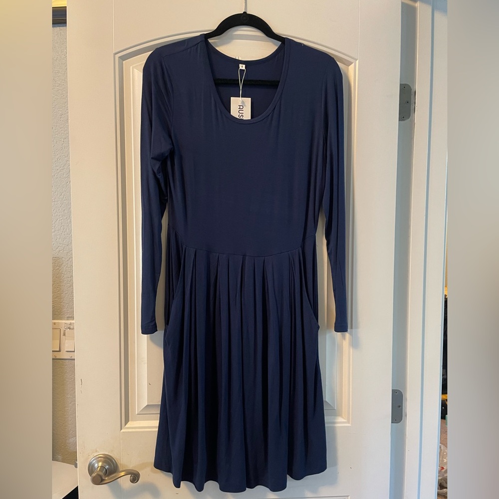 Navy blue Knit dress with Pockets NWT